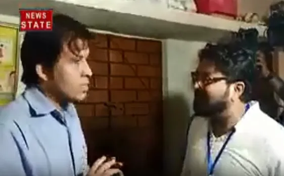 पश्चिम बंगाल: आसनसोल - चुनाव अधिकारी को बाबुल सुप्रीयो ने पोलिंग बूथ के अंदर पकड़ा, माफी मांगने लगा अधिकारी 