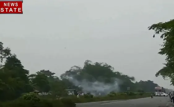 Election 2019: पश्चिम बंगाल- मदारीपुर के Polling Booth पर बमबारी, 1 मीडियाकर्मी घायल, देखें Video 