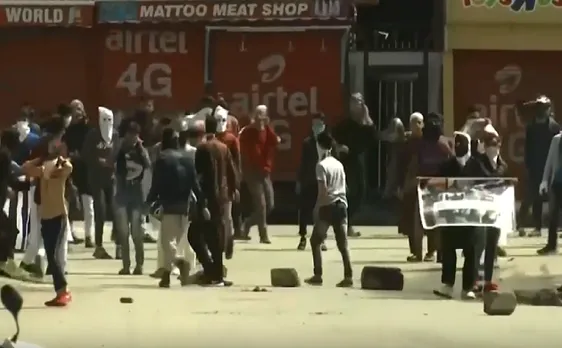 Breaking : ईद के मौके पर नापाक करतूत, श्रीनगर में हुई पत्थरबाज़ी 