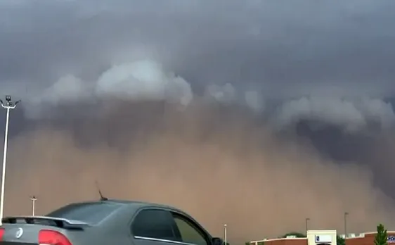 अमेरिका के टेक्सास में तूफान ने मचाई भारी तबाही 