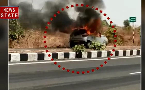 Mumbai : बीच सड़क पर आग का गोला बनी कार 