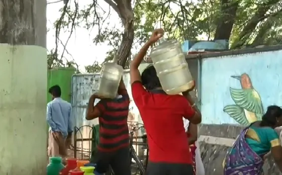 बूंद-बूंद को तरसते तमिलनाडु के लोग, ट्रेन से मंगाया जा रहा है पानी 