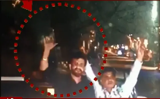 पहले डांस फिर हवाई फायरिंग देखिए हथियार के साथ सरेआम दबंगई 