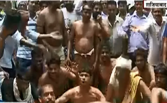 Uttar Pradesh : आउटसोर्सिंग के विरोध में किया नगर निगम के कर्मचारियों ने प्रदर्शन