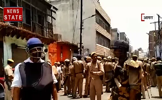 Agra : मॉब लिंचिंग के विरोध में प्रदर्शन, पुलिस प्रशासन ने संभाला मोर्चा 