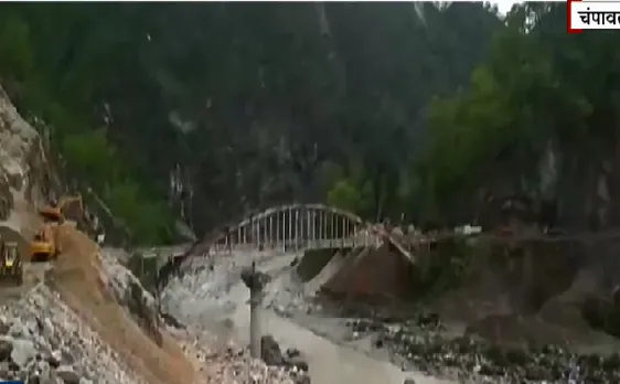 पहाड़ समाचार : उत्तराखंड में भारी बारिश से 9 जगह हुआ लैंडस्लाइड, देखिए VIDEO 