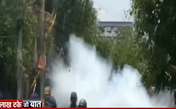 लाख टके की बात : टीएमसी-बीजेपी समर्थको में भिडंत, पुलिस ने बरामद किए 50 बम, देखिए VIDEO 