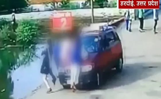 Shocking News : कार की टक्कर से मचा हड़कंप, कई फीट ऊपर उछली छात्रा 