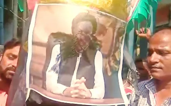 देखें धू-‍‍‍‍‍धू कर कैसे जल रहे हैं पाकिस्तान के प्रधानमंत्री इमरान खान और सेना प्रमुख कमर बाजवा 