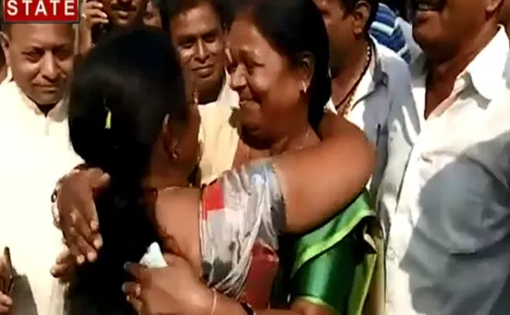 बांसवाड़ा जिला प्रमुख रेशम मालवीया के छलके आंसू, 6 बार पार्षद चुनाव जीतने वाली देव बाला को लगाया गले