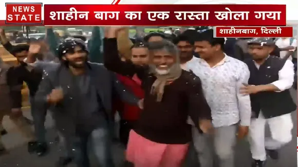 शाहीन बाग के प्रदर्शनकारियों ने एक रास्ता खोला, दिल्ली पुलिस ने फिर लगाए बैरिकेड