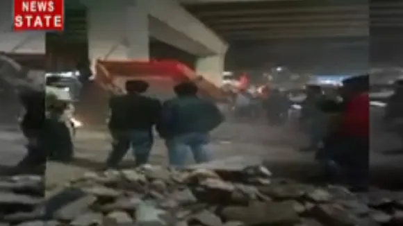 मौजपुर: सीएए के समर्थक ट्रॉली में मंगा रहे हैं और पत्थर, वायरल हुआ Video