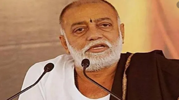 मोरारी बापू ने भगवान कृष्ण को लेकर की विवादित टिप्पणी, पब्लिक ने धर दबोचा