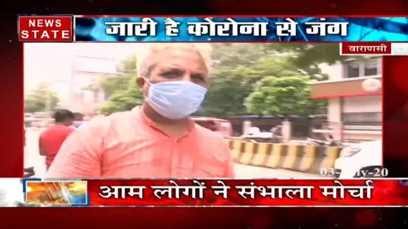 वाराणसी में तेजी से फैल रहा कोरोना संक्रमण, मास्क बांच रहे लोग