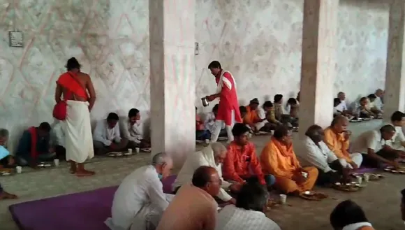 नोलखा मंदिर की गद्दी पर विराजमान हुए महंत देखें