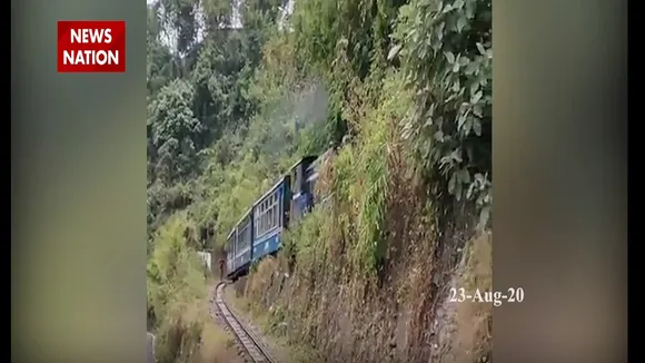 Watch: जहां ट्रेन का मुड़ना था असंभव वहां भी इंजीनियर ने बना दिया अनोखा रास्ता