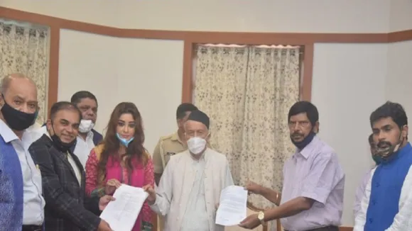Payal Ghosh Case: महाराष्ट्र के गवर्नर से मिली पायल घोष, की जल्द कार्रवाई की अपील