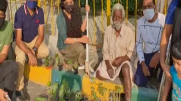 Bangalore : बाबा के ढाबे के बाद रेवन्ना की मदद के लिए सामने आए लोग, देखें रिपोर्ट