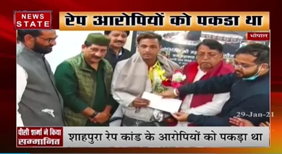 कांग्रेस नेता पीसी शर्मा ने शाहपुरा रेप कांड के आरोपियों को पकड़ने वाले को किया सम्मानित