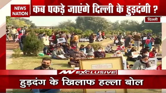 दिल्ली हिंसा: पुलिस पर पथराव के खिलाफ उमड़ा गुस्सा, पुलिसवालों के परिवारों का प्रदर्शन