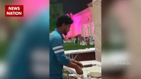 मेरठ में शादी समारोह में थूककर रोटी बनाते हुए खानसामा की वीडियो वायरल