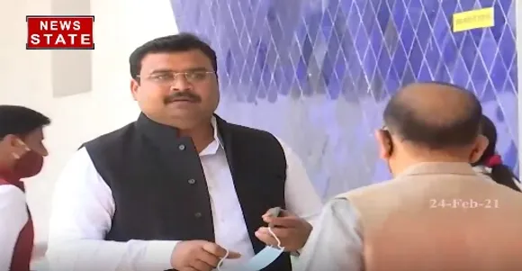 MP News : बिना मास्क के विधानसभा पहुंचे विधायक | News State MP CG