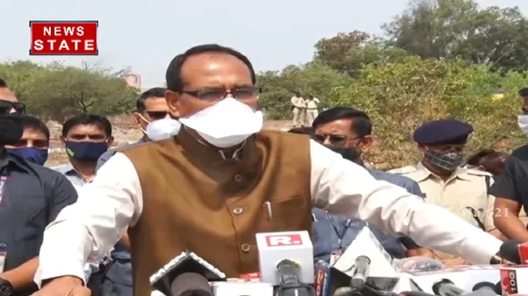 CM शिवराज ने पौधे रोपण के बाद की प्रेस कांफ्रेंस