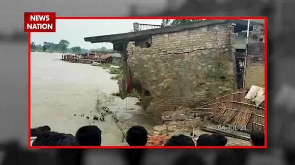 Bihar: बाढ़ का कोहराम, देखते-देखते ही नदी में समाया मकान
