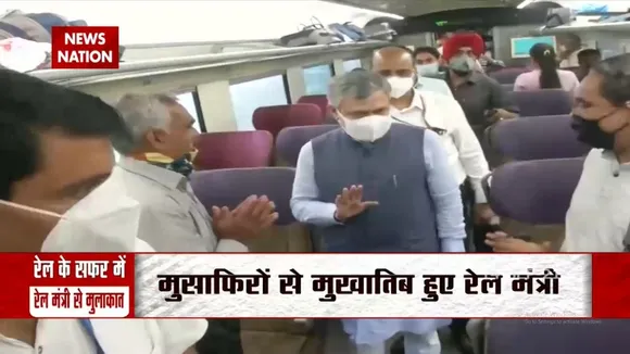 रेल से जुड़ी सुविधाओं का जायजा ले रहे रेल मंत्री Ashwini Vaishnav का हुआ यात्रियों से सामना