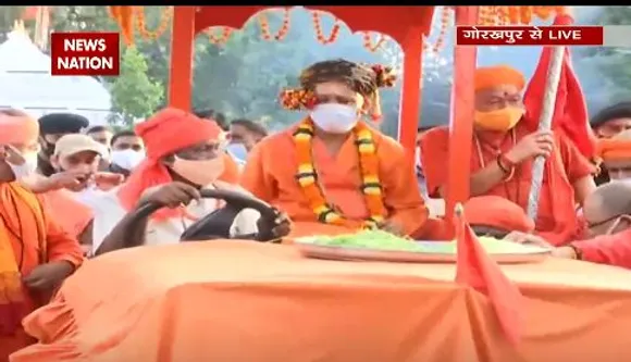 गोरखपुर : विजयदशमी शोभा यात्रा में शामिल हुए सीएम योगी