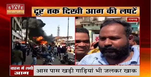 रायगढ़ : वाहन में लगी आग , दूर तक दिखी आग की लपटें