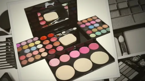 सेलिब्रिटी मेकअप ट्रिक जो आपकी त्वचा को चमकदार बनाती है