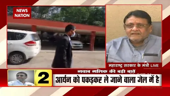 Videos में वो अपनी माशुका के साथ Dance करता नजर आ रहा है - Nawab Mallik