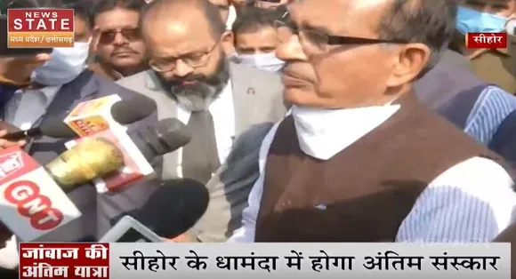 शहीद नायक जितेंद्र कुमार के घर पहुंचे सीएम शिवराज, परिजनों से सीएम शिवराज ने की मुलाकात।