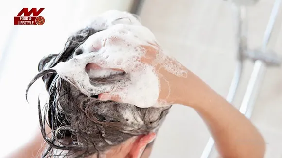 सर्दियों में Hair Wash करना होता है मुश्किल ? तो इस तरीके से करें  Hair Wash Treatment