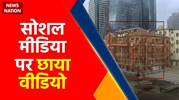 Viral Video: टाइगर पार कर रहा था सड़क, लोगों पर थी नजर !
