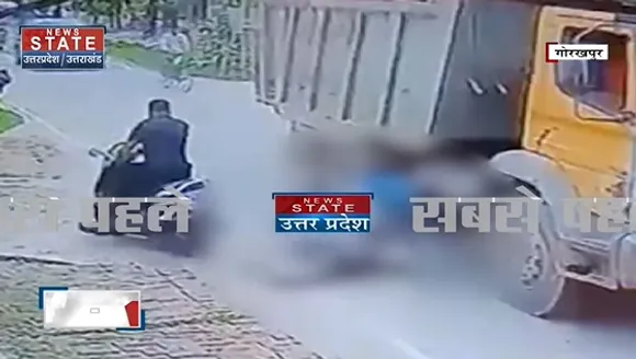 Breaking News : गोरखपुर - डंपर ने छात्र को कुचला, देखें वीडियो