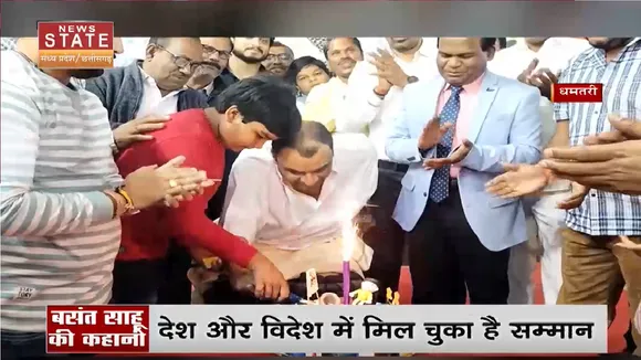Chhattisgarh News: दिव्यांग होने के बाद पेंटिंग में है महारत
