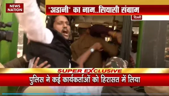 Delhi Breaking : Delhi में यूथ कांग्रेस का LIC ऑफिस के बाहर प्रदर्शन