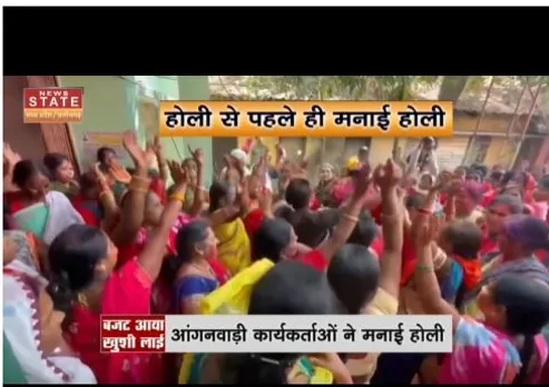 आंगनबाड़ी कार्यकर्ताओं ने खत्म किया आंदोलन, बांटी मिठाईयां