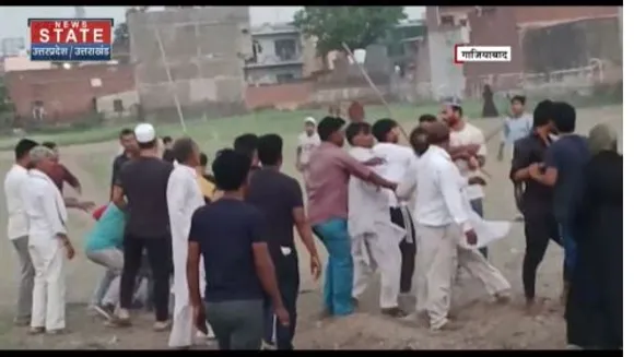 Uttar Pradesh News : गाजियाबाद में दो पक्षों में लाठी डंडों से मारपीट