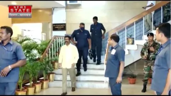 JHARKHAND NEWS : नीति आयोग की बैठक में शामिल होने के लिए दिल्ली पहुंचे सीएम सोरेन