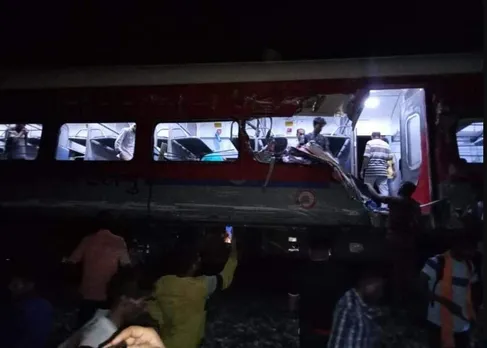 West Bengal Breaking : Howrah से Chennai जा रही कोरोमंडल एक्सप्रेस पटरी से उतरी