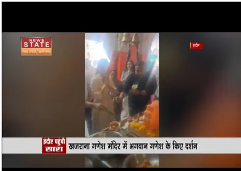 इंदौर पहुंची एक्टर सारा अली खान, खजराना गणेश मंदिर में किए दर्शन