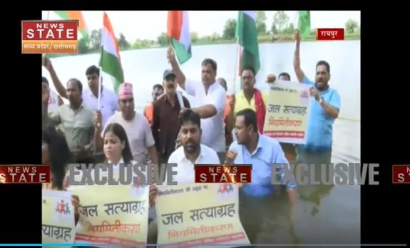 Chhattisgarh News : Raipur में जल सत्याग्रह कर रहे है संविदाकर्मी