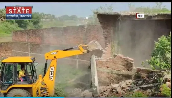 Uttar Pradesh : Mau में अवैध निर्माण पर बुलडोजर कार्रवाई