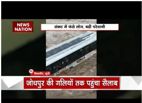 बारिश के बाद नदी में ऊफान जारी, यूपी के बिजनौर में फंसी बस जान दांव पर
