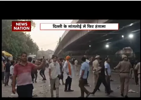 Delhi: नांगलोई में अतिक्रमण हटाने के दौरान फिर हंगामा,  लोगों ने की पत्थरबाजी