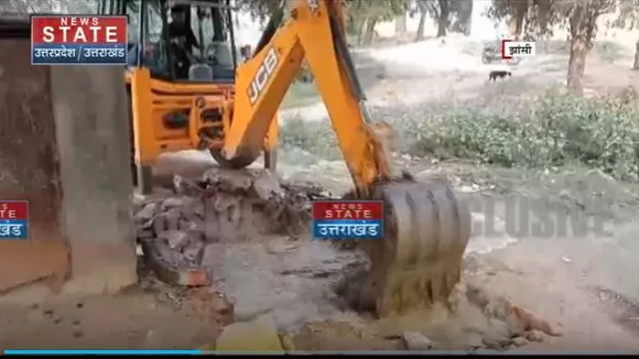 Uttar Pradesh : Jhansi में अवैध शराब के डेरे पर प्रशासन की कार्रवाई
