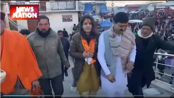 Raveena Tandon in Kedarnath : बाबा केदारनाथ के धाम पहुंची अभिनेत्री रवीना टंडन